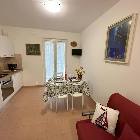 Orchidea A 300 Metri Dal Castello Apartamento